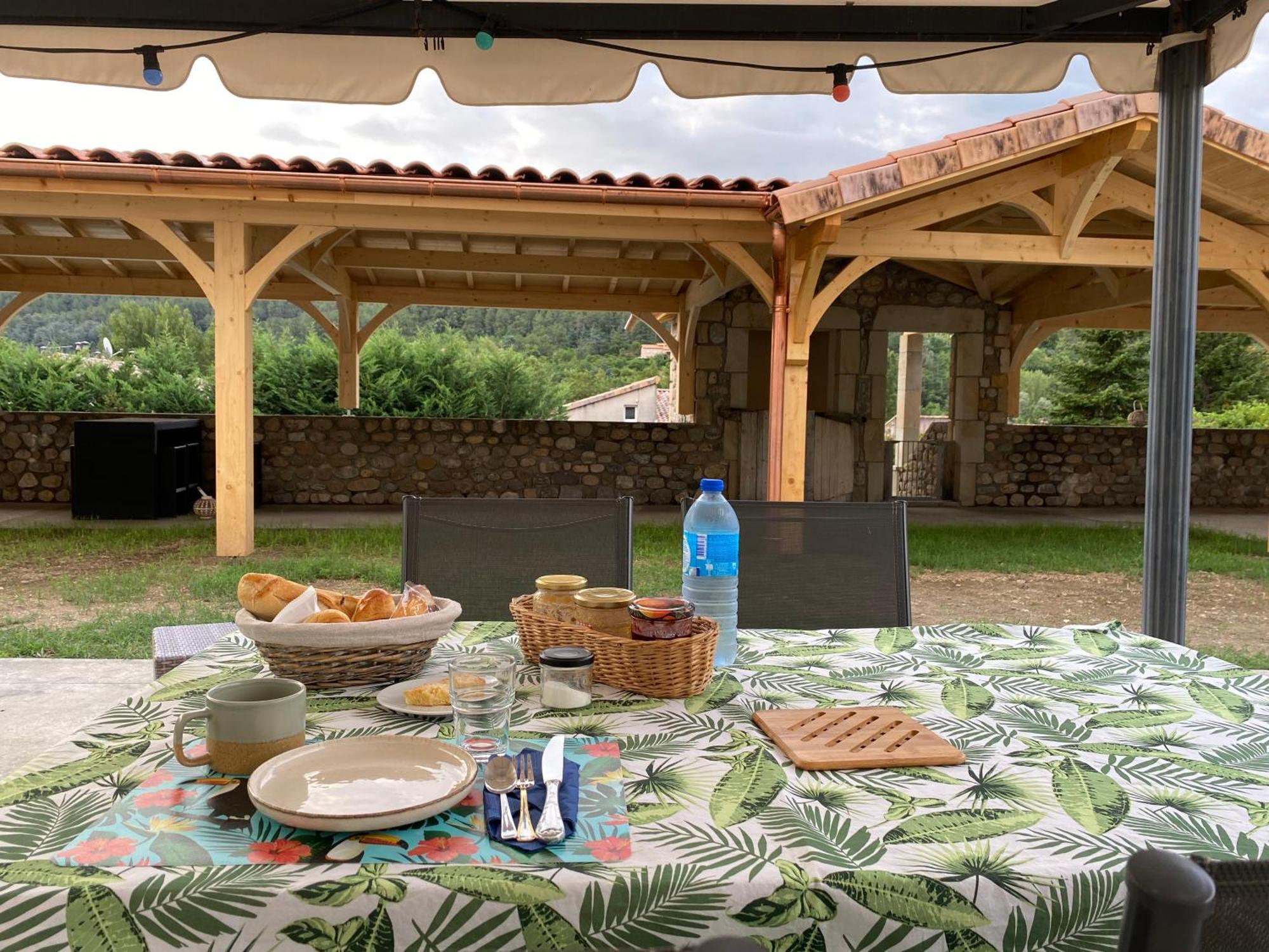 Domaine Les Buis Bed & Breakfast Saint-Fortunat-sur-Eyrieux Dış mekan fotoğraf
